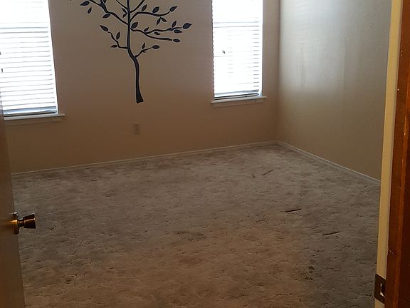 4th image of 622 Brookshire St