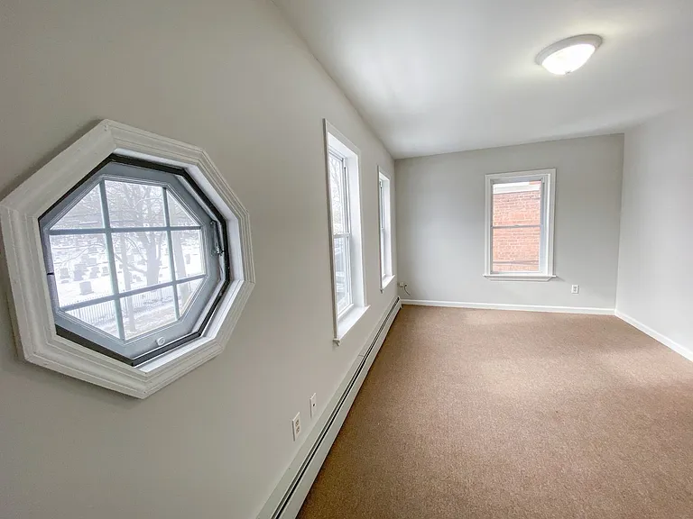 158 Ward St — Photo 7