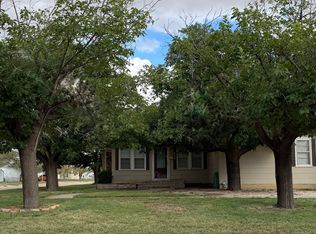 800 S 11th St, Slaton, TX 79364