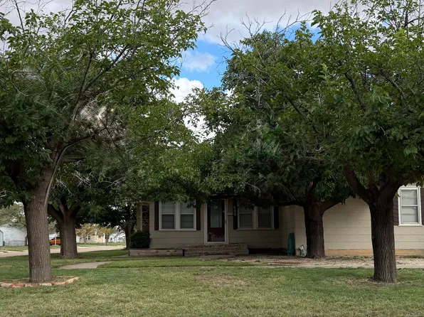 800 S 11th St, Slaton, TX 79364