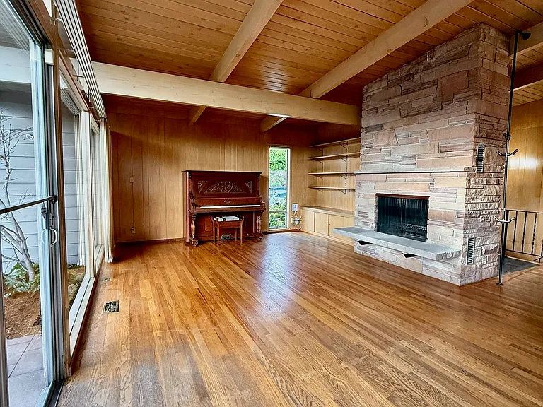 4150 32nd Ave SW — Photo 3