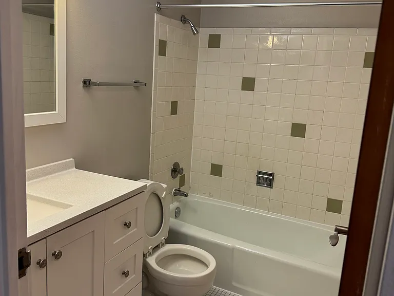 2201 S Stewart Ave — Photo 13
