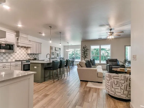 9052 NW 144th St, Yukon, OK 73099
