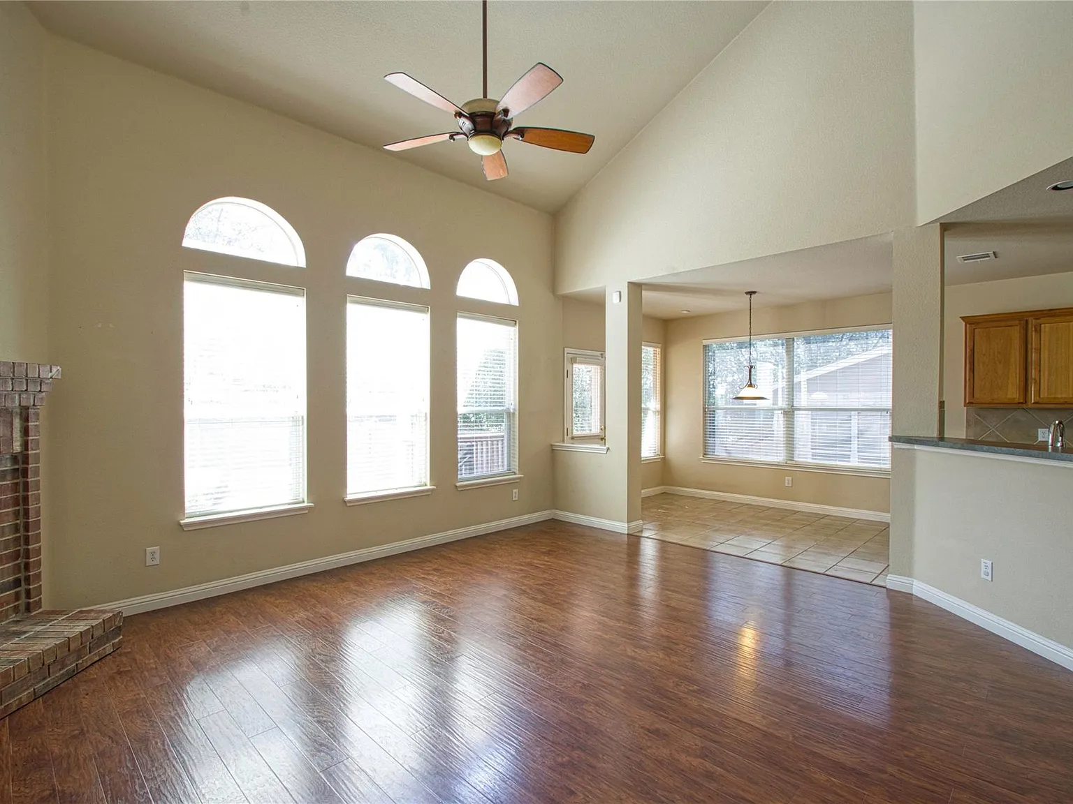 3 bed, 2.5 bath, 2416 sqft, $2,200 — Photo 3