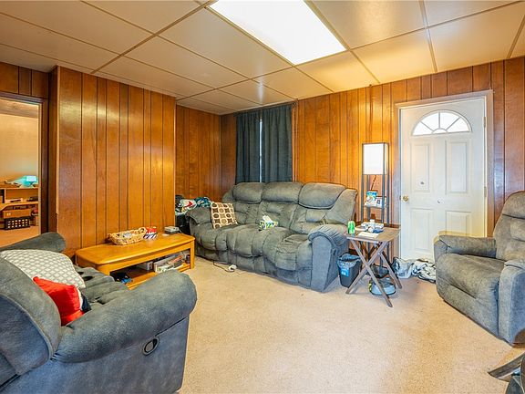 3rd image of 105 Pandora Rd