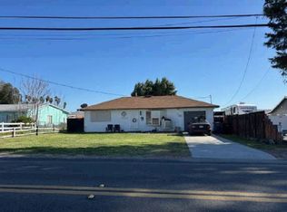 1011 W Mayberry Ave, Hemet, CA 92543