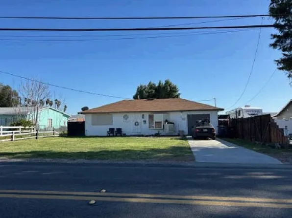 1011 W Mayberry Ave, Hemet, CA 92543