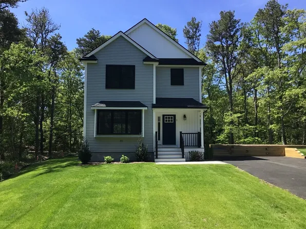 3 Mark Ln, Harwich, MA 02645
