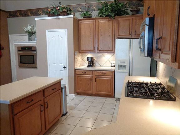 4th image of 5536 Seabury Dr