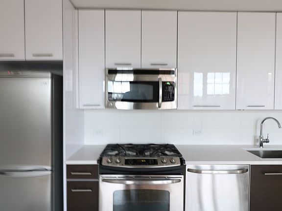 2nd image of 123 Parkside Ave APT 07N