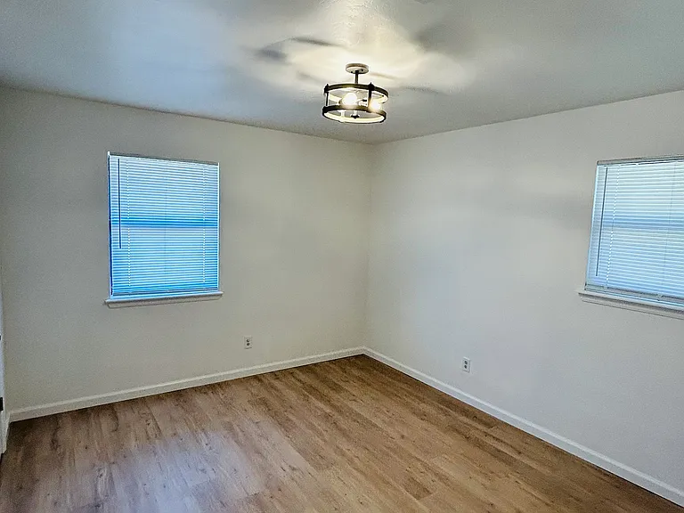 201 S Ruth Ave — Photo 8