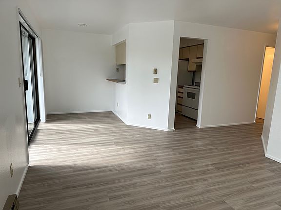4th image of 1518 NE 117th St #202