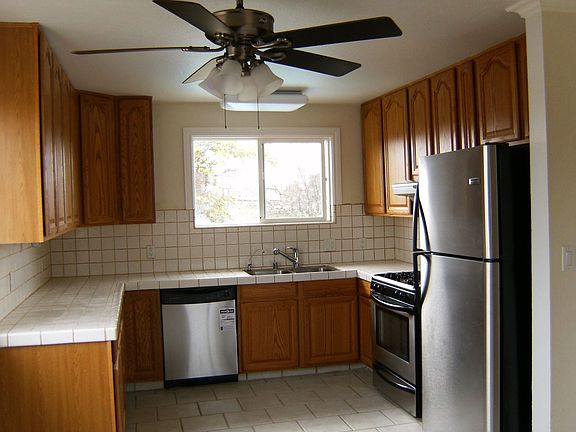 Kitchen w/ Brand New Stainless Steel Appliances