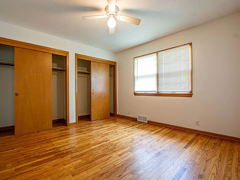 3605 S 82nd St — Photo 12