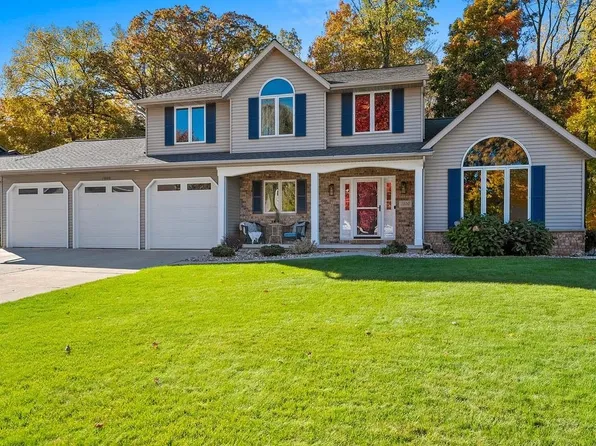 1000 Rolling Green Dr, Green Bay, WI 54313