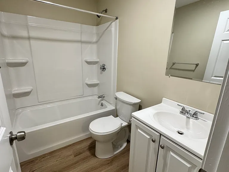 200 Bank St #2 — Photo 7