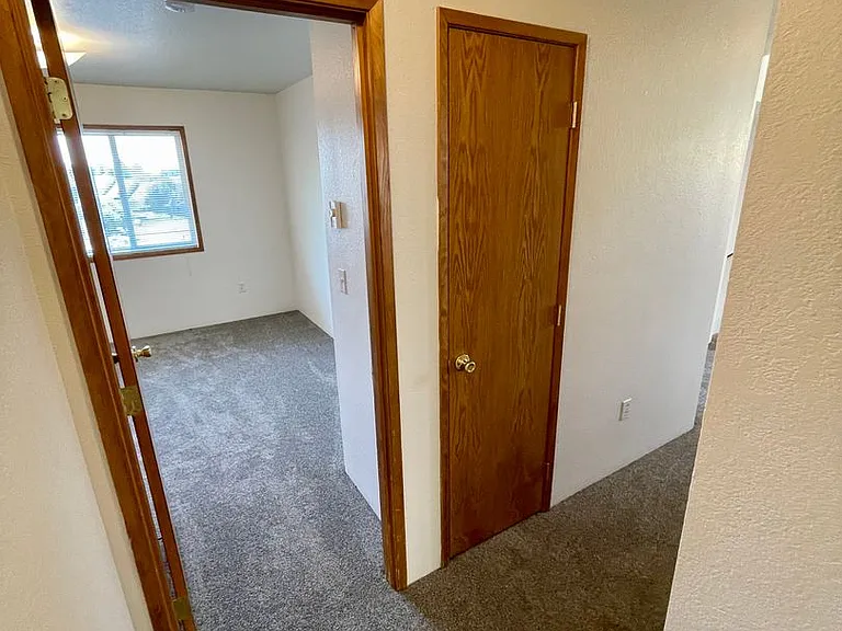 5631 N Hills Dr — Photo 21