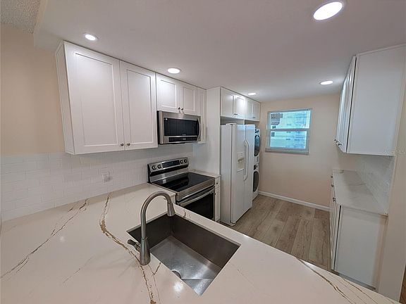 4th image of 18304 Gulf Blvd APT 406