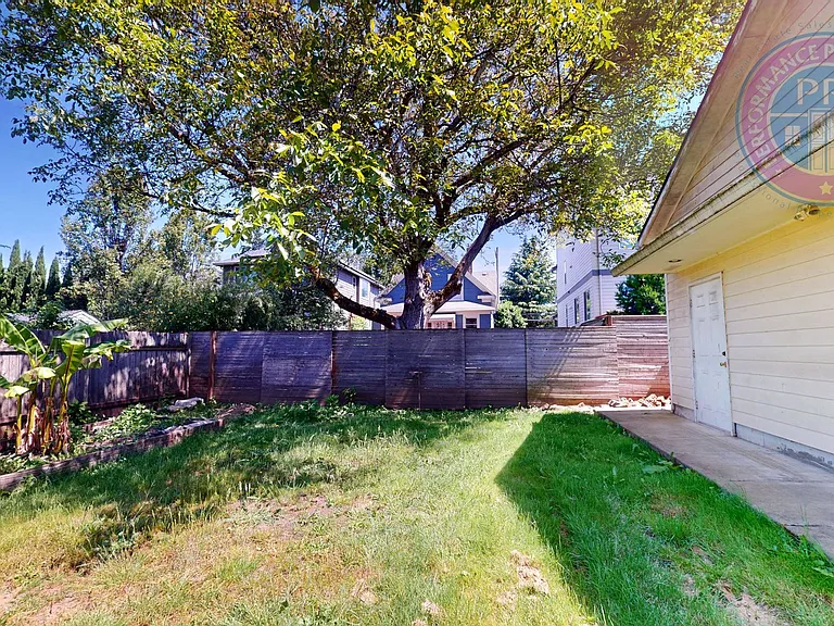 7308 N Jordan Ave — Photo 32