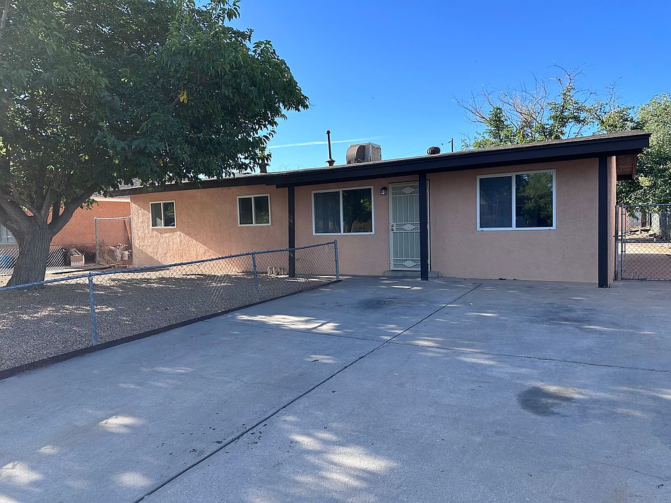 Driveway/Front Yard