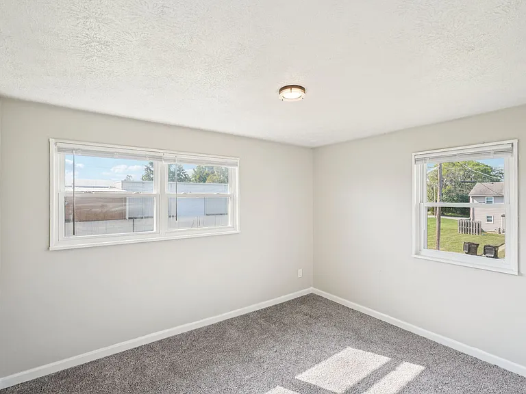 Columbus Crossing Townhomes — Photo 13