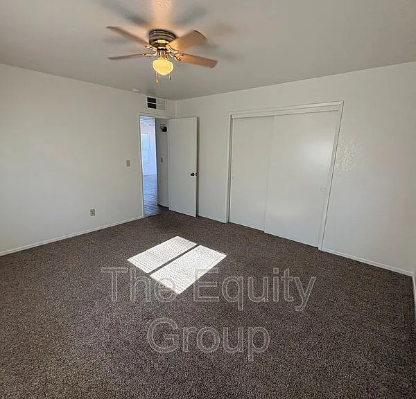 700 E Tulare Ave — Photo 15