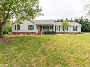 8 Peach Ridge Dr, Greer, SC 29651