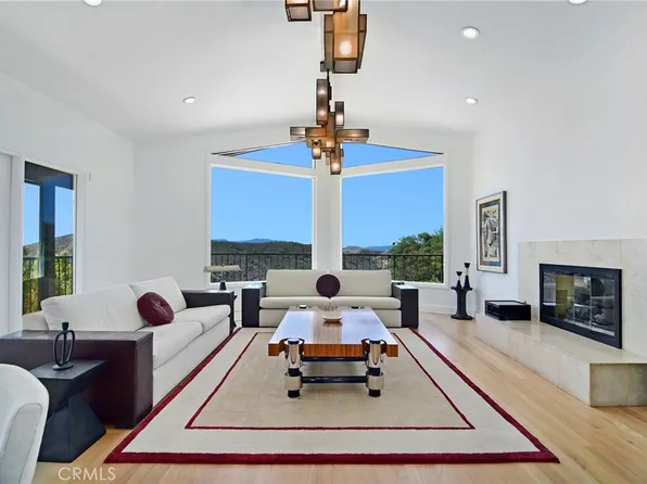 130 Dapplegray Rd, Bell Canyon, CA 91307