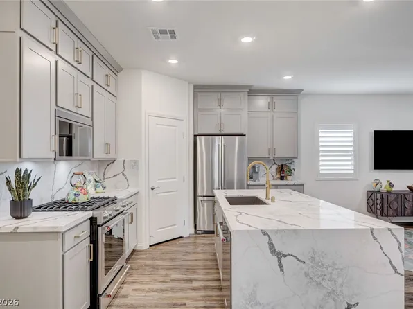 7446 Charlotte Bay Ave, North Las Vegas, NV 89084