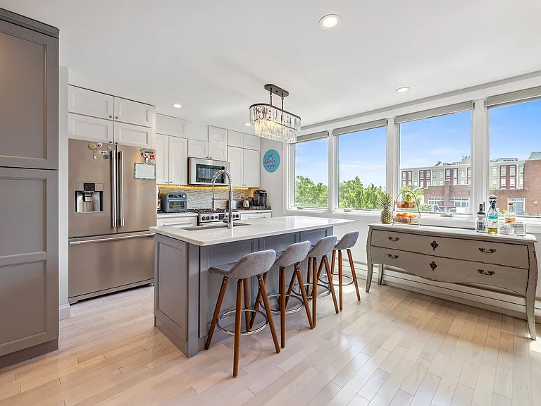 22-14 43rd St #TOPFLOOR — Photo 2