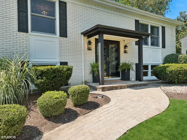 3N260 W Mary Ln, St Charles, IL 60175