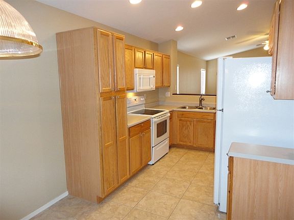 4th image of 11423 E Cicero St