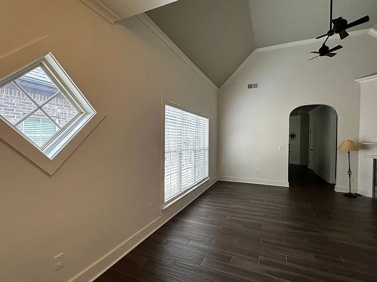 358 Kingston Cir — Photo 2