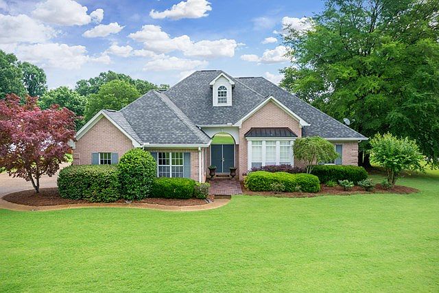 1st image of 742 Shady Oaks Cir