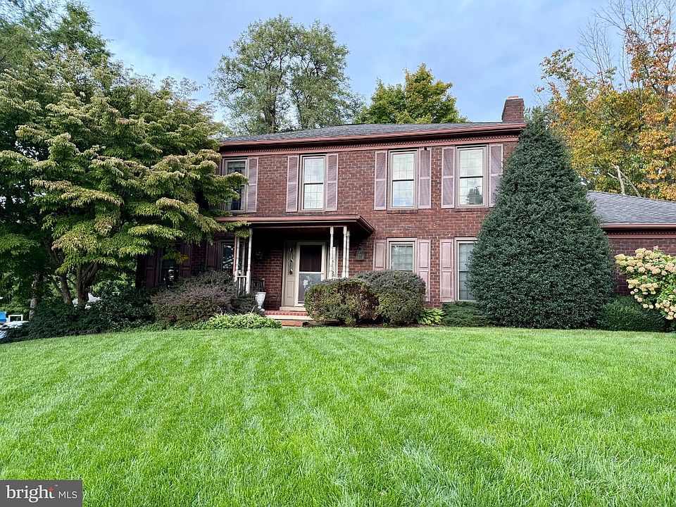 1st image of 525 Eton Ln