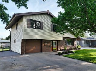 1119 E 33rd Dr, Kearney, NE 68847