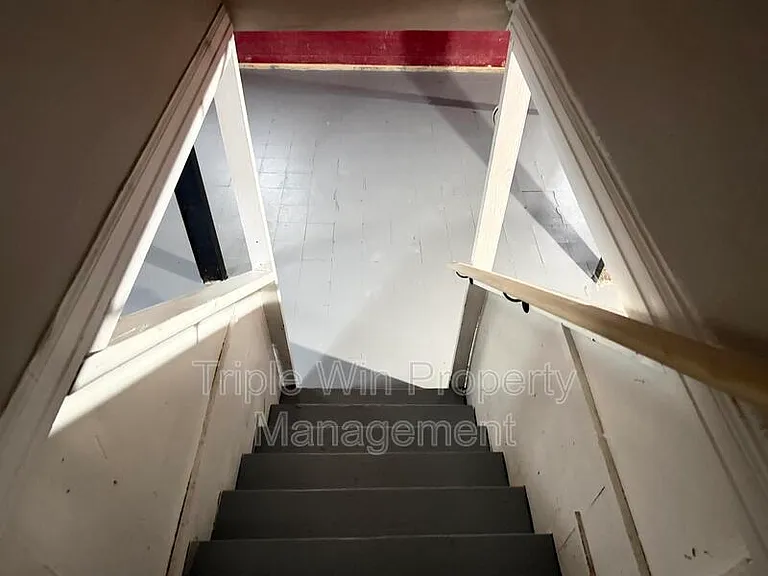 2527 Switzer Ave — Photo 23
