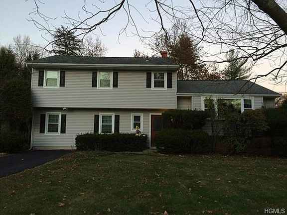2nd image of 40 Twin Elms Ln