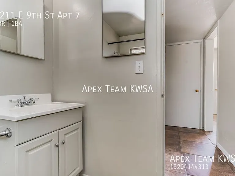 1211 E 9th St #7 — Photo 10