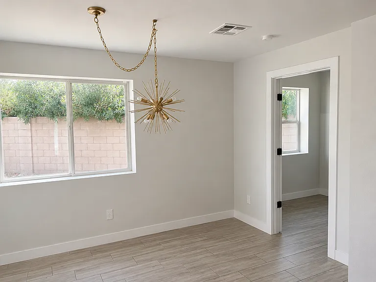4701 E Palm Ln — Photo 3