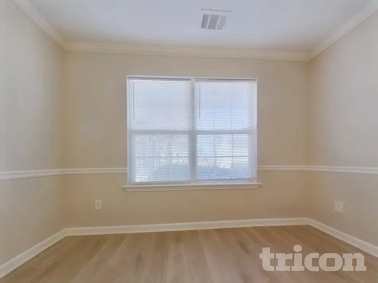 1047 Winterglen Way — Photo 4