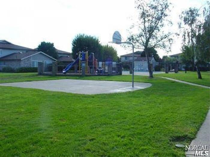 2nd image of 211 Bahia Pl