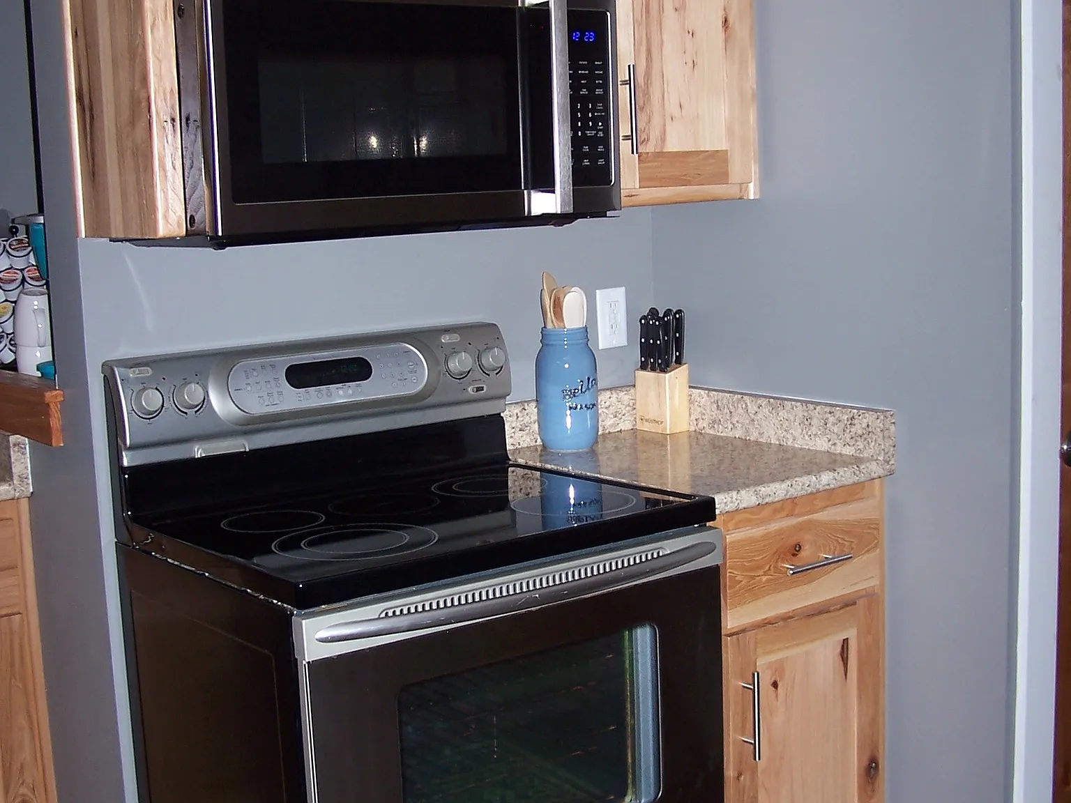 3 bed, 1100 sqft, $1,300 — Photo 3
