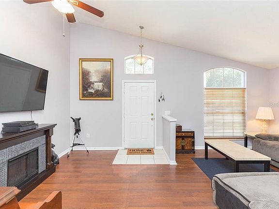 3rd image of 709 Somerstone Dr