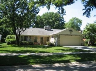 1019 Golfview Rd, Glenview, IL 60025