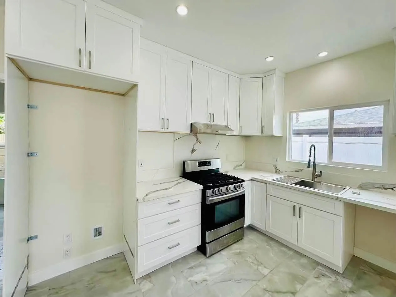 4 bed, 1200 sqft, $3,750 — Photo 2