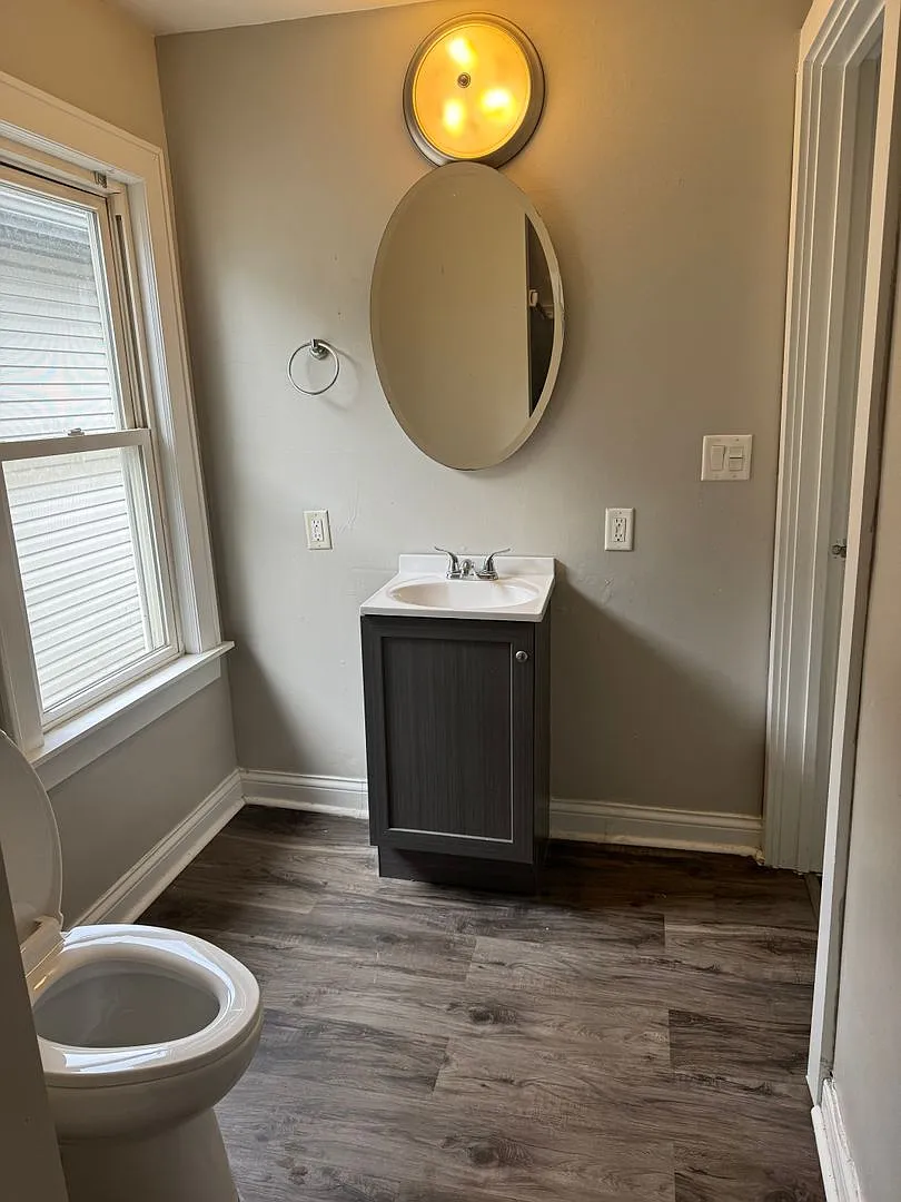 3 Bedroom Single Family — Photo 3