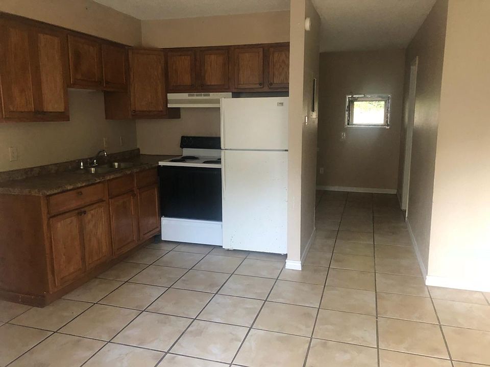 2nd image of 2509 N Franklin St APT C