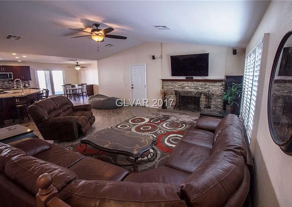 1st image of 3832 N Torrey Pines Dr