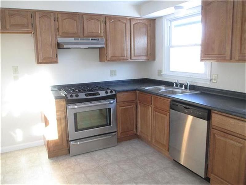 2nd image of 16 Millbrook Dr